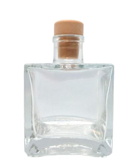 Botella de cristal cuadrada en borosilicato con funda de silicona.