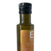 El vinagre es conocido por sus grandes propiedades antioxidantes. Éstas ayudan a eliminar los residuos del organismo que no necesitamos, gracias a su efecto depurativo y revitalizante. El vinagre posee también propiedades antibacterianas y digestivas. Consumir vinagre en las comidas, mejora la digestión de los platos pesados, ayuda a regular la presencia de glucosa en sangre y de esta manera, ayuda también a regular la generación de acumulaciones de grasa. Combina nuestros vinagres con el Aceite de Oliva Virgen Extra Esencia Andalusí y crea unos platos con el sabor más auténtico. Prueba nuestros distintos tipos de Vinagres Caseros en botella de cristal 250 ml: Vinagre Balsámico 250 ml: es un vinagre rico y amargo, aromático y cremoso. Está envejecido en barriles de madera de la manera tradicional. Es ideal para aderezar y aliñar ensaladas. Vinagre Frambuesa 250 ml: este innovador vinagre de frambuesa, se elabora con frambuesas seleccionadas por su alta calidad, sin colorantes ni conservantes añadidos, de esta manera conseguimos que sea la mejor opción para dar un toque diferente a gran variedad de platos de una forma sana y nutritiva. Vinagre Vino Envejecido 250 ml: es un vinagre rico en vitaminas y minerales esenciales para el cuerpo como hierro, potasio y vitamina C. De sabor consistente y duradero en boca. El vinagre de vino tinto es bajo en calorías y no contiene grasa, por lo que es ideal para usarlo en vinagretas y darle un toque diferente a las ensaladas. Es ideal también para todo tipo de aliños. Vinagre Vino Blanco 250 ml: este vinagre cuenta con numerosos beneficios, entre ellos es antioxidante, reduce los niveles de glucosa en sangre, ayuda a la absorción de minerales (como el calcio) y tiene propiedades antimicrobianas. Es además, uno de los mejores productos de limpieza natural. Este producto está producido y envasado en Jaén y te garantizamos al 100% que es un producto de España. Para conocer más sobre la opinión que tienen nuestros productos, puedes acceder al siguiente reportaje que nos ha dedicado la Web de Andalucía Información.