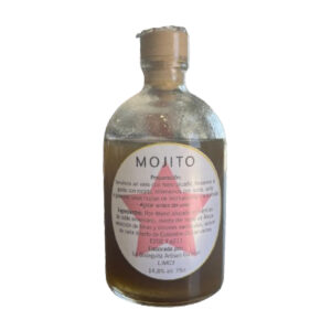 Mojito con Alcohol 75 cl Sumérgete en la auténtica experiencia del Mojito con Alcohol en nuestra botella de 75 cl, una mezcla perfecta de sabores frescos y exóticos que capturan la esencia del caribe en cada sorbo. Preparado con ron blanco premium, lima fresca exprimida, menta recién cosechada y un toque justo de azúcar de caña, este cóctel clásico ofrece una explosión de sabores equilibrados y refrescantes. Características destacadas: Ingredientes de calidad: Cada ingrediente se selecciona cuidadosamente para garantizar un sabor auténtico y consistente en cada botella. Elaboración artesanal: Preparado por expertos mixólogos siguiendo recetas tradicionales, garantizando la frescura y calidad de cada lote. Presentación elegante: La botella de 75 cl es ideal para compartir en reuniones sociales o disfrutar en momentos de relax, ofreciendo conveniencia y frescura en cada servicio. Sugerencias de consumo: Disfruta el Mojito con Alcohol sobre hielo picado en un vaso alto, decorado con hojas de menta y una rodaja de lima para realzar su frescura. Perfecto como aperitivo antes de una comida, acompañamiento de platos caribeños o simplemente para deleitarte en una tarde calurosa. Momentos para disfrutar: Ya sea celebrando con amigos o relajándote en casa, el Mojito con Alcohol de 75 cl es la elección perfecta para aquellos que buscan disfrutar de un cóctel clásico con un toque de elegancia y frescura. Transforma cada ocasión en un momento especial con este icónico cóctel que nunca pasa de moda. Conclusión: Descubre el Mojito con Alcohol de 75 cl y deja que sus sabores te transporten a una playa tropical, donde el sol brilla y la brisa marina acaricia tu piel. Disfruta de la calidad y el sabor incomparables de este cóctel emblemático que continúa siendo un favorito entre los conocedores y amantes de los cócteles clásicos.