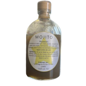 Mojito sin Alcohol (75 cl) El Mojito sin Alcohol es una versión refrescante y libre de alcohol de este clásico cóctel cubano, ideal para quienes prefieren disfrutar de sabores frescos y vibrantes sin la presencia de alcohol. Esta presentación en botella de 75 cl es perfecta para compartir con amigos y familiares durante cualquier ocasión. Características principales: Ingredientes frescos: El Mojito sin Alcohol está elaborado con una mezcla de lima fresca, menta, azúcar y soda, cuidadosamente combinados para recrear el sabor característico y refrescante del Mojito tradicional. Libre de alcohol: Perfecto para aquellos que prefieren opciones sin alcohol, este Mojito conserva el perfil de sabor fresco y cítrico del original, pero sin los efectos del alcohol. Listo para servir: La botella está lista para ser agitada suavemente y servida sobre hielo en un vaso alto. Puedes añadir hojas de menta y una rodaja de lima para decorar y realzar aún más su presentación. Sugerencias de consumo: Sirve el Mojito sin Alcohol bien frío sobre hielo picado en un vaso alto. Es perfecto como refresco en cualquier momento del día, especialmente en días calurosos o como opción refrescante en reuniones familiares o fiestas donde se prefiere evitar el alcohol. Presentación: La botella de 75 cl está diseñada para mantener la frescura y calidad del Mojito sin Alcohol hasta el último sorbo. Su etiqueta clara y fresca refleja el espíritu refrescante y veraniego de este cóctel sin alcohol. Conclusión: Disfruta del sabor auténtico y refrescante del Mojito sin Alcohol en cualquier ocasión. Ya sea para relajarte después de un día largo o para compartir con amigos y familiares, este cóctel sin alcohol ofrece una experiencia de sabor vibrante y deliciosa que todos pueden disfrutar.